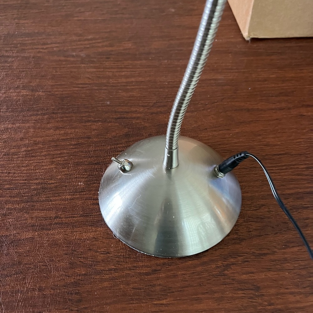 Adjustable LED lamp - Picture 6 of 9